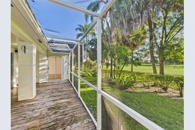 1251 E Wilshire Cir E, Pembroke Pines, FL 33027 - Photo 11