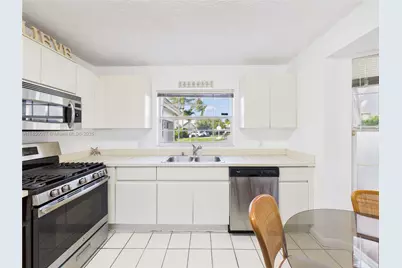 1251 E Wilshire Cir E, Pembroke Pines, FL 33027 - Photo 29