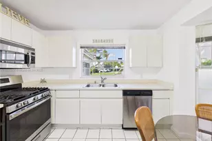 1251 E Wilshire Cir E, Pembroke Pines, FL 33027 - Photo 29