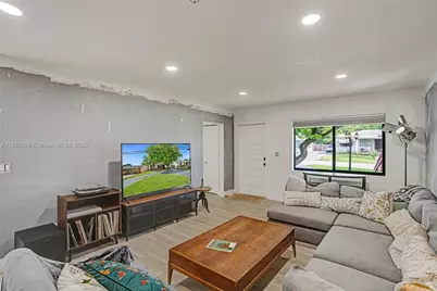 278 NE 116th St, Miami, FL 33161 - Photo 17