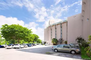 9682 Fontainebleau Blvd, Miami, FL 33172 - Photo 7