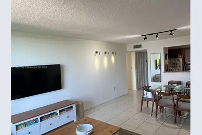 9682 Fontainebleau Blvd #401, Miami, FL 33172 - Photo 15