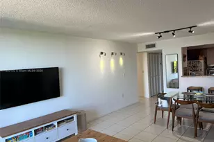 9682 Fontainebleau Blvd, Miami, FL 33172 - Photo 15