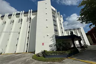 9682 Fontainebleau Blvd, Miami, FL 33172 - Photo 5