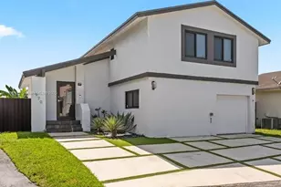 970 NW 106th Ave Cir, Miami, FL 33172 - Photo 1