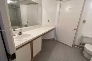 2820 N Oakland Forest Dr, Oakland Park, FL 33309 - Photo 7