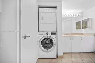 1750 N Bayshore Dr, Miami, FL 33132 - Photo 45