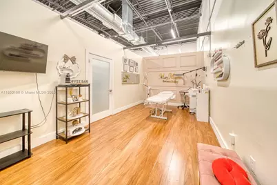 Full Service Salon Suite For Sale in Hialeah Gardens, Hialeah, FL 33016 - Photo 9