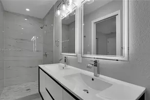 255 NE 164th St, Miami, FL 33162 - Photo 9