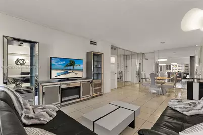 300 Bayview Dr #509, Sunny Isles Beach, FL 33160 - Photo 3