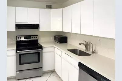 100 Bayview Dr #224, Sunny Isles Beach, FL 33160 - Photo 5