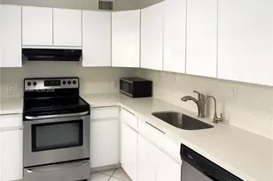 100 Bayview Dr, Sunny Isles Beach, FL 33160 - Photo 5