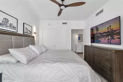 6000 Collins Ave #527, Miami Beach, FL 33140 - Photo 5