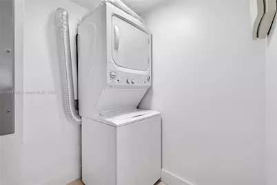 6000 Collins Ave #527, Miami Beach, FL 33140 - Photo 25