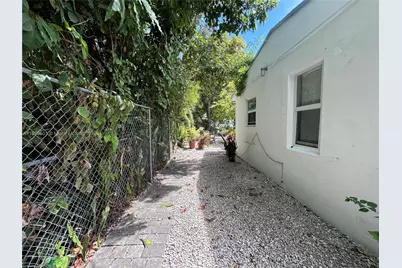 110 NE 56th St #110, Miami, FL 33137 - Photo 11
