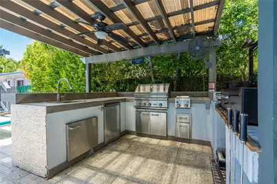 525 Lakeview Dr, Miami Beach, FL 33140 - Photo 11