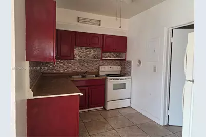 163 NW 18th Ct, Miami, FL 33125 - Photo 7