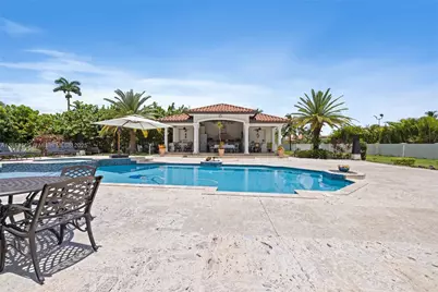 9861 NW 135th St, Hialeah Gardens, FL 33018 - Photo 49