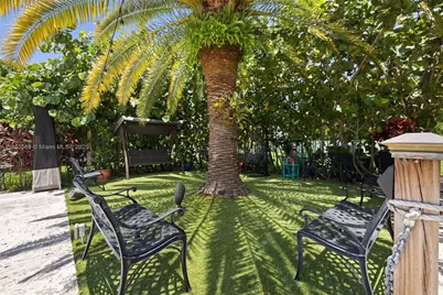 9861 NW 135th St, Hialeah Gardens, FL 33018 - Photo 51