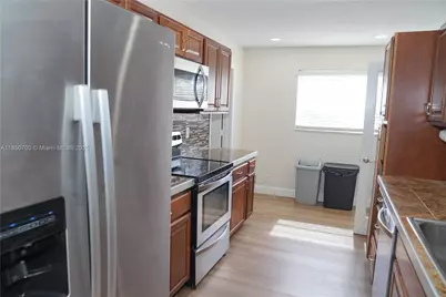 2405 NW 54th St, Tamarac, FL 33309 - Photo 9