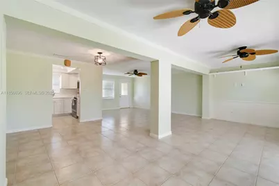 110 E Windsor Rd E, Jupiter, FL 33469 - Photo 9
