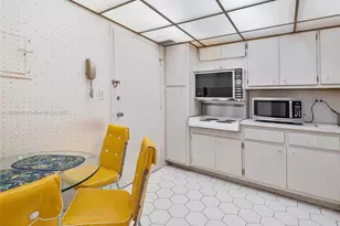 5555 Collins Ave, Miami Beach, FL 33140 - Photo 9