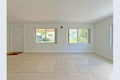 460 Grand Canal Dr, Miami, FL 33144 - Photo 7