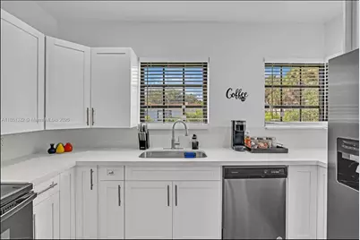 860 NW 17th Ct, Miami, FL 33125 - Photo 7