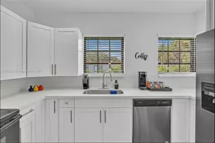 860 NW 17th Ct, Miami, FL 33125 - Photo 7