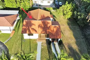 860 NW 17th Ct, Miami, FL 33125 - Photo 31