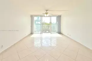 942 NE 199th St, Miami, FL 33179 - Photo 17