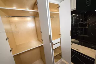 510 W Park Dr, Miami, FL 33172 - Photo 9