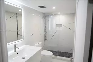 510 W Park Dr, Miami, FL 33172 - Photo 17