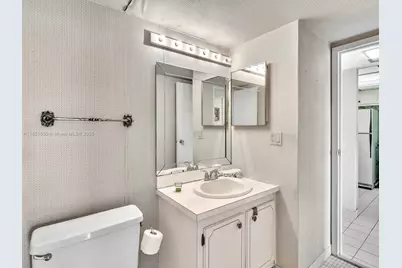 3675 N Country Club Dr #707, Aventura, FL 33180 - Photo 13