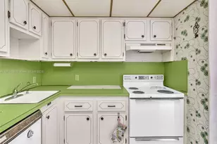 3675 N Country Club Dr, Aventura, FL 33180 - Photo 23