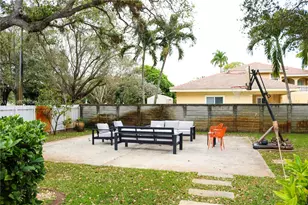 11 NE 151st St, Miami, FL 33162 - Photo 85