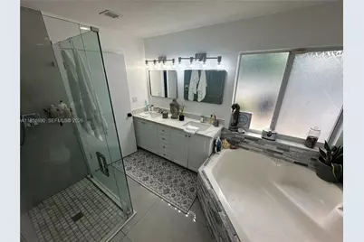 11 NE 151st St, Miami, FL 33162 - Photo 33