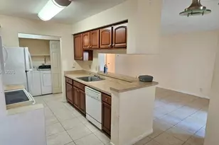 9877 Westview Dr, Coral Springs, FL 33076 - Photo 5