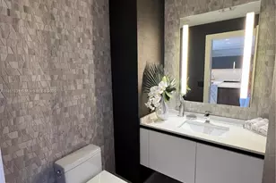 88 SW 7th St, Miami, FL 33130 - Photo 15