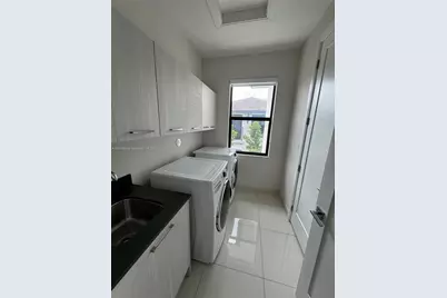 8283 NW 47th Ln, Doral, FL 33166 - Photo 15