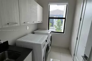 8283 NW 47th Ln, Doral, FL 33166 - Photo 15