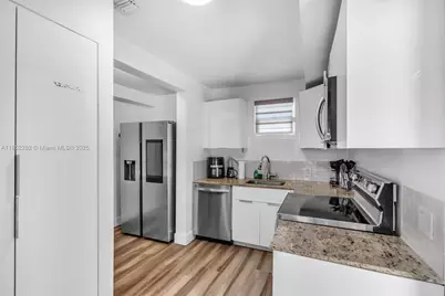 421 NW 44th St, Miami, FL 33127 - Photo 15