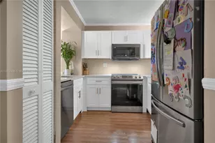 10194 SW 77th Ct, Miami, FL 33156 - Photo 5