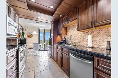 1000 Quayside Ter #706, Miami, FL 33138 - Photo 9
