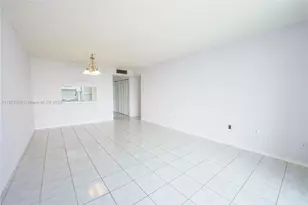 9688 Fontainebleau Blvd, Miami, FL 33172 - Photo 3