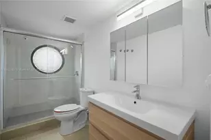 1000 W Island Blvd, Aventura, FL 33160 - Photo 25