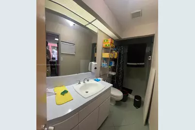 6405 NW 36th St, Virginia Gardens, FL 33166 - Photo 13