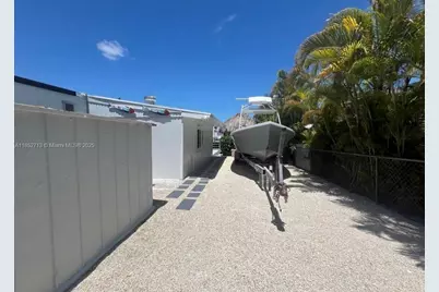 8 Grassy Rd, Key Largo, FL 33037 - Photo 3