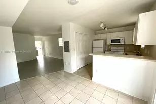 2721 SE 12th Pl, Homestead, FL 33035 - Photo 3