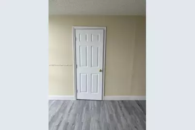 1000 Parkview Dr #523, Hallandale Beach, FL 33009 - Photo 23